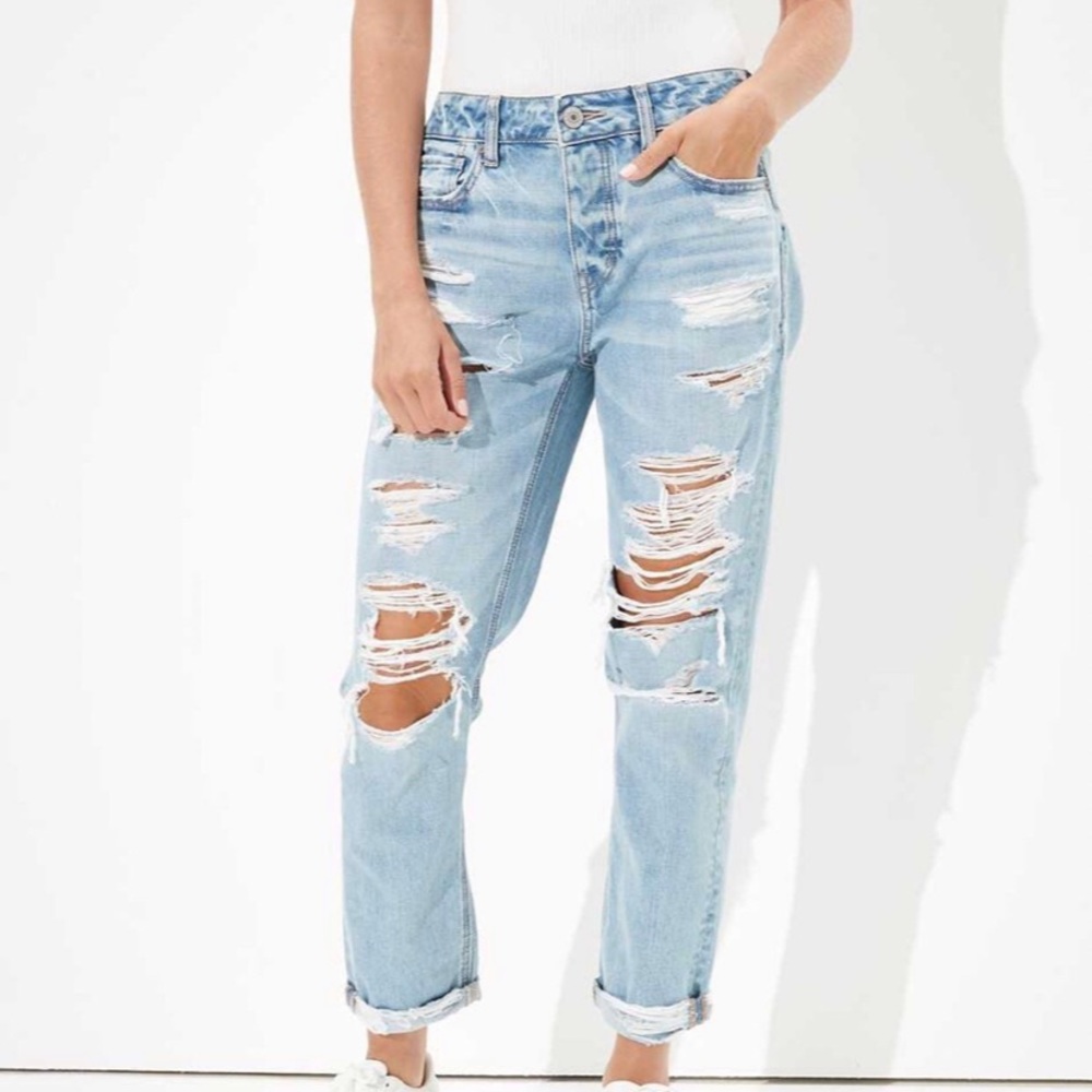 American eagle tomgirl relaxed fit ripped jeans